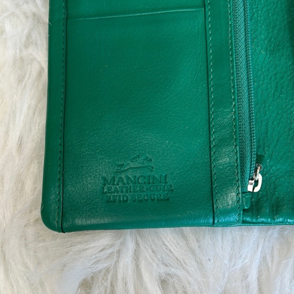 Mancini Emerald Green Textured Leather Wallet - Picture 2 of 10